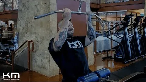 Reverse Grip Lat Pulldown